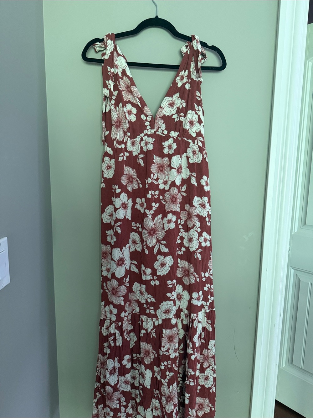 BRAND NEW WITH TAGS A&F Floral Tie-Shoulder Maxi Dress in Rust and White